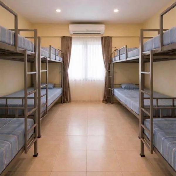 Ac Luxurious Bed with breakfast In Thane West: Thane şehrinde bir otel