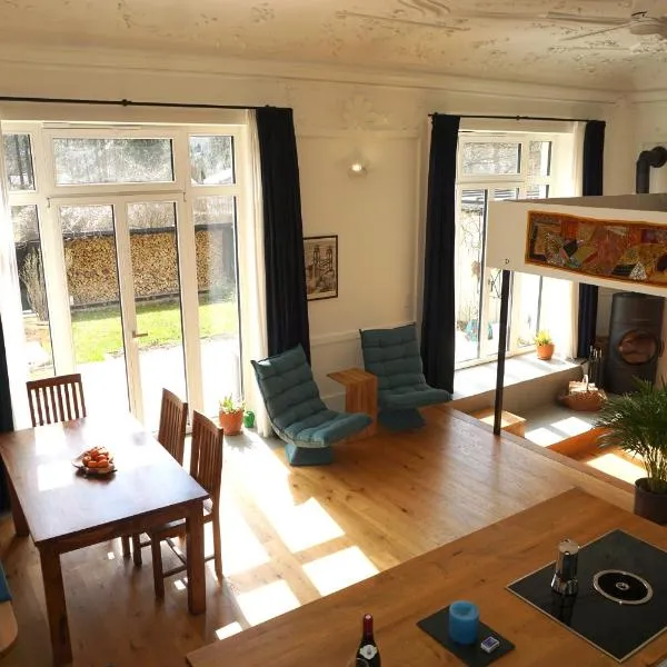 Grünau im Almtal में, होटल Außergewöhnliche Loft-Wohnung in einer alten Barons Villa mit Südterrasse und privatem Garten
