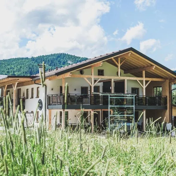 Ur-Genuss Lodge mit Wein & Weitblick – hotel w mieście Heiterwang