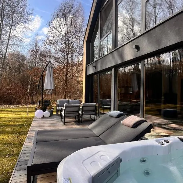 Chill ChaTka Osowiec Las&SPA pod Warszawą, hotel v destinácii Osowiec