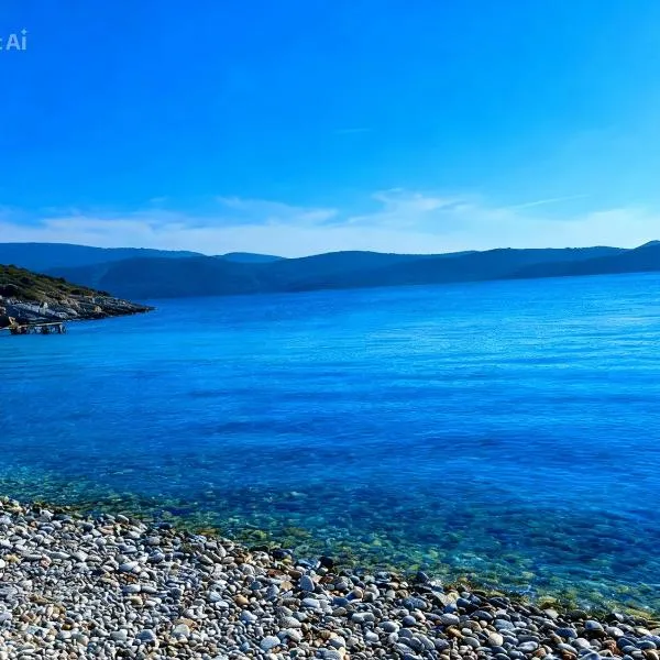 The simple two-bedroom house at Klima Beach, hotel en Samos