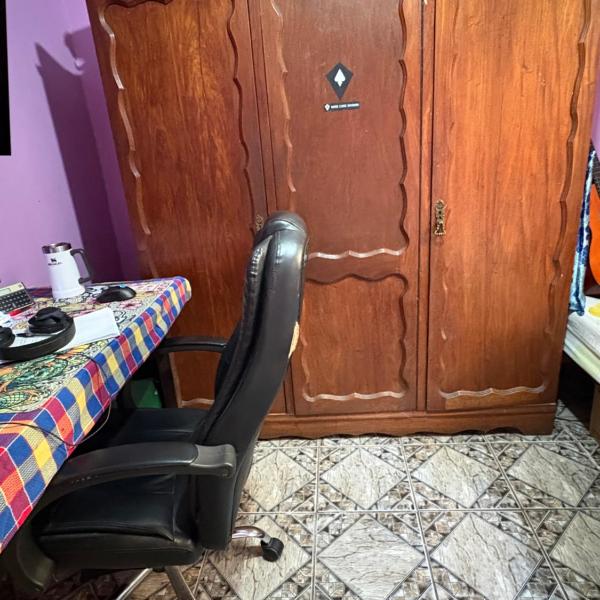 Quarto com duas camas confortáveis