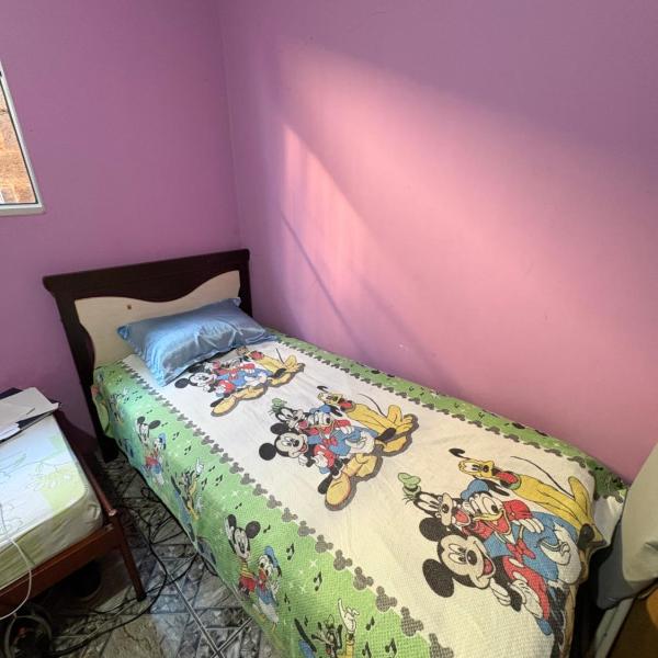 Quarto com duas camas confortáveis - Foto 2