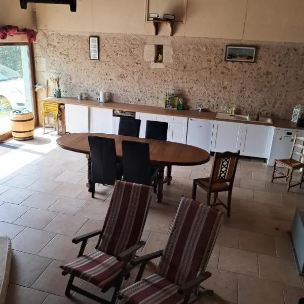 Studio 80m2 a la ferme tout confort, hotel u gradu 'Courdemanche'