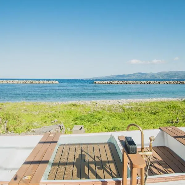 一棟貸切 AKIYATO Sea Side 椿 オーシャンビュー 蔵サウナ 露天風呂, ξενοδοχείο σε Sado