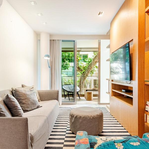 Apt in Leblon with 24-hour security, 2BR and balcony