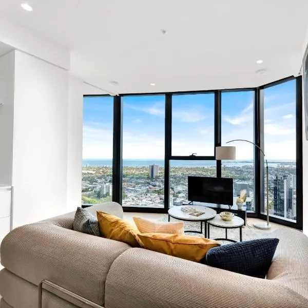Jaw-Dropping Views - Panoramic High-Rise Retreat - Pool & Gym Access、メルボルンのホテル