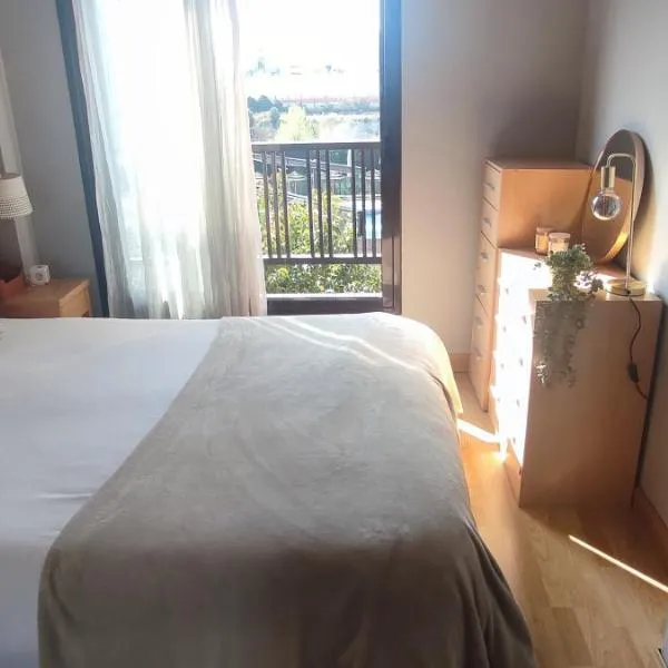 Escápate al verano de Madrid, piscina y aire acondicionado, hotel in Madrid