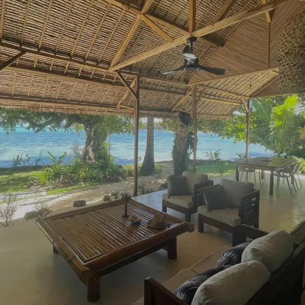 RAVENALA Lodge, Bungalow et Villa sur plage privée โรงแรมในIle aux Nattes