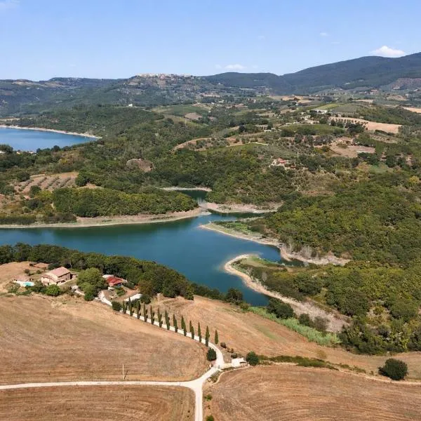 SCAPPO IN UMBRIA, casale al lago: Corbara'da bir otel