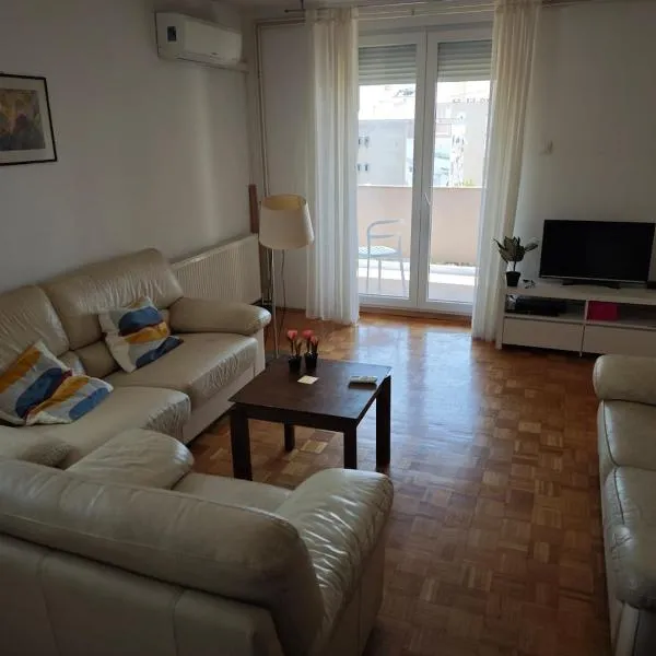 Spacious Apartment Near Center, Beach & Bus, hotel v mestu Zadar