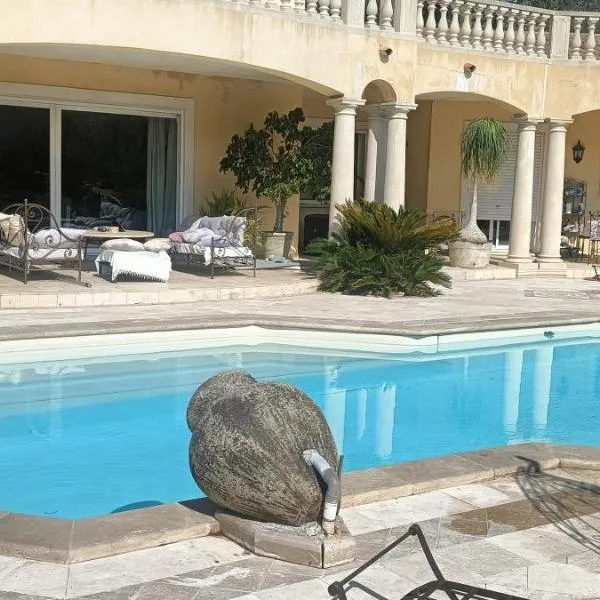 Maison carletto, Hotel in Pégomas