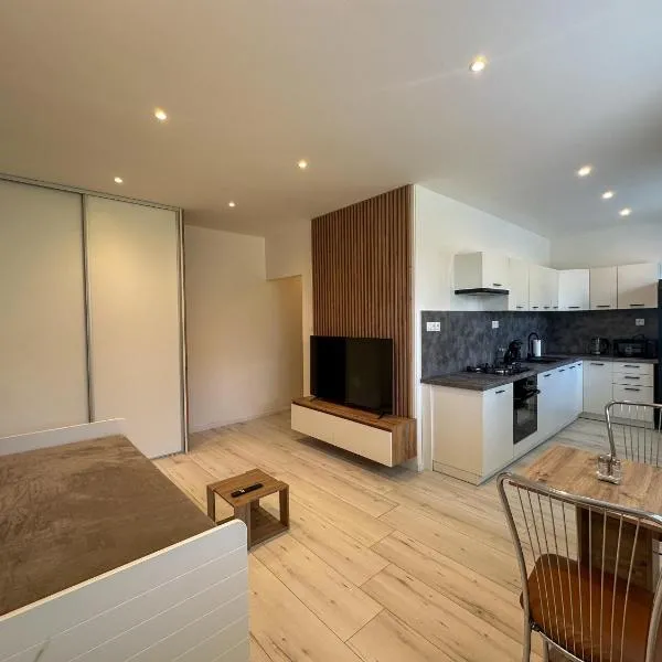 Sereď Modern Studio, hotell sihtkohas Seredʼ