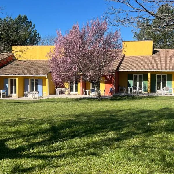 Les mas de Haute-Provence, hotel in Saint-Étienne-les-Orgues