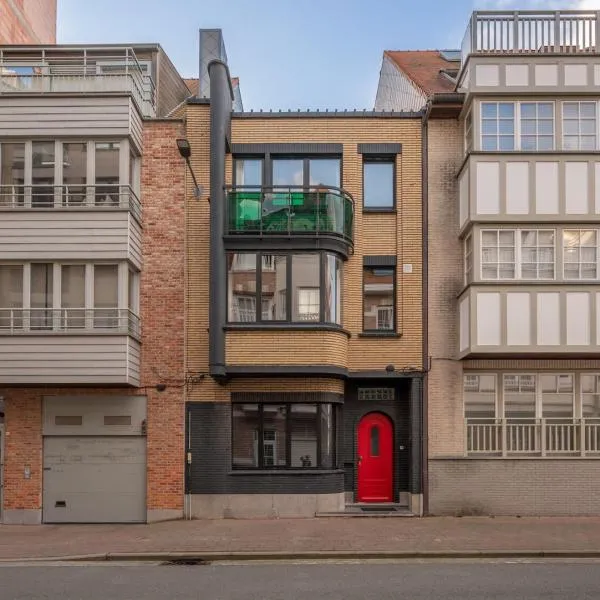 Pino, cosy huisje à zee voor 9 gasten met terras, Hotel in Knokke-Heist