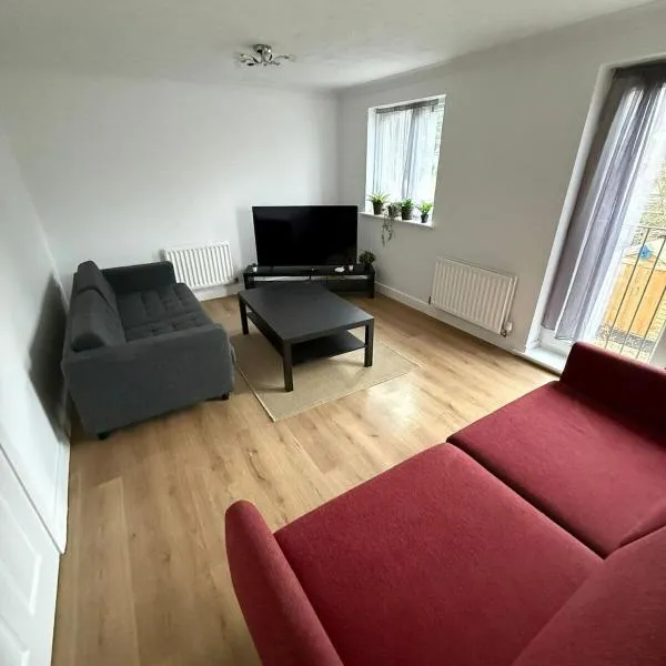 4-Bed Contractor Friendly House Long Stays Welcome, Hotel in Luton