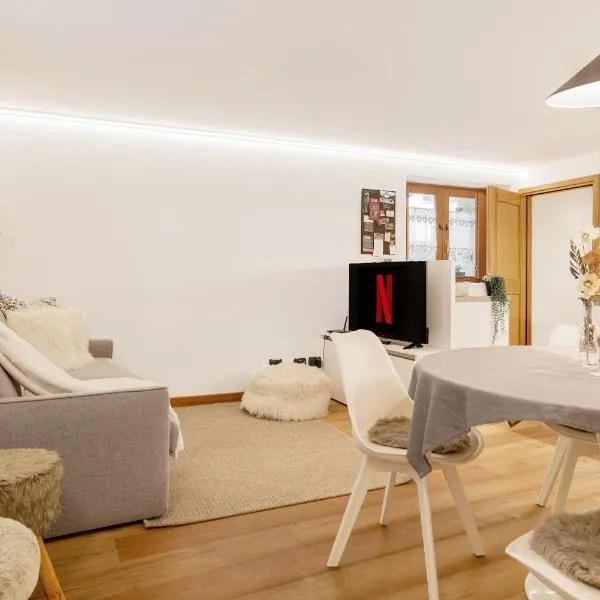 NEW Alpe Veille, Chalet Centro La Thuile 2 Bagni e Garage Privato, hotel v mestu La Thuile