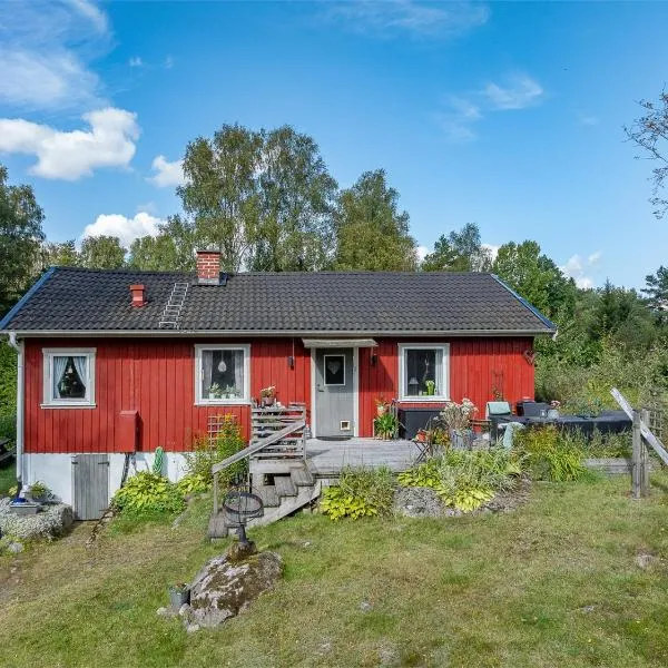 Swedish Summer Dream House & Cabin, Near Beach, hotel en Stillingsön