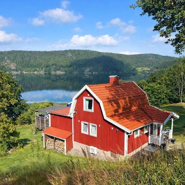 Lovely holiday house by a beautiful lake!, отель в городе Svenshögen