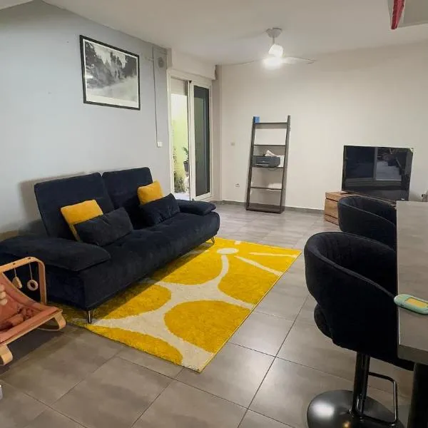 Appartement 3 chambres - parking gratuit, khách sạn ở Saint-Denis