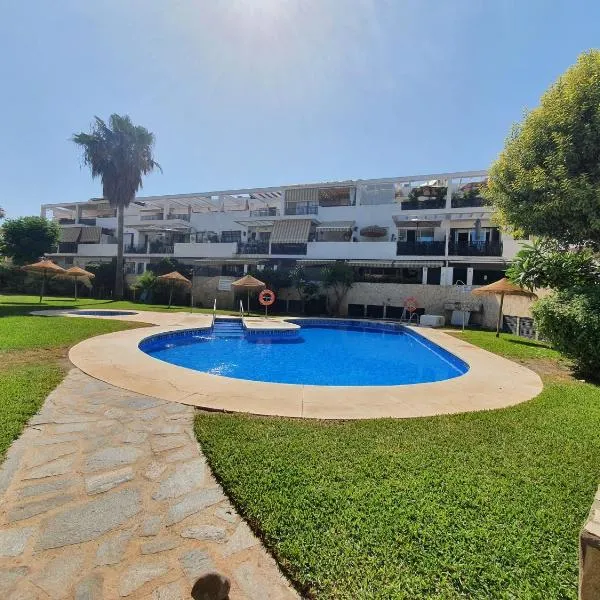 Very calm and quiet in Montemar, hôtel à Torremolinos