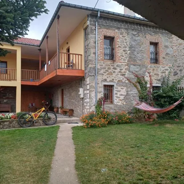 Traditional Guesthouse Vrigiis, хотел в Агиос Германос