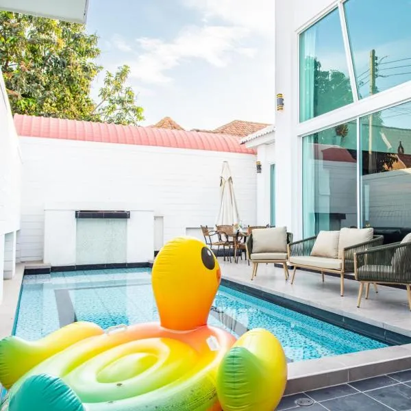Lagoon Breeze 4BR Pool Villa Near Walking Street Pattaya, khách sạn ở Khu Pattaya South