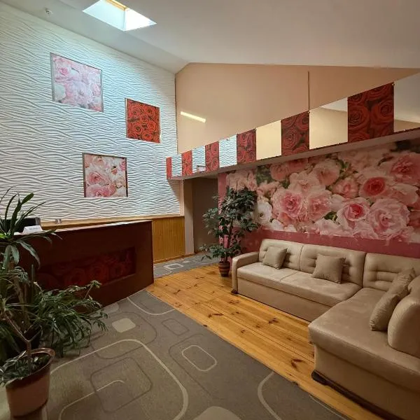 Troyanda: Radyvyliv şehrinde bir otel