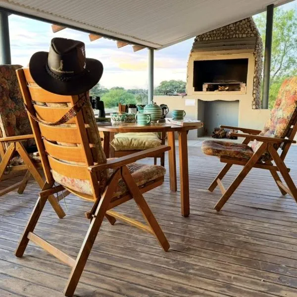 Kalahari-Trails Meerkat Sanctuary, hotel em Askham