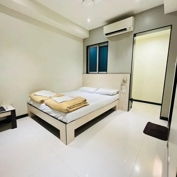 Ajmer में, होटल HOTEL MADNI ROYALE (50 Mtrs from Dargaah), Ajmer