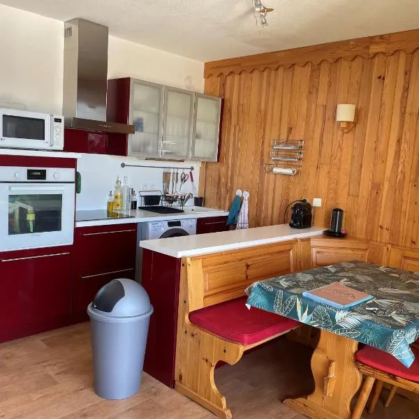 La Marmotte ensoleillée, Hotel in Montclar