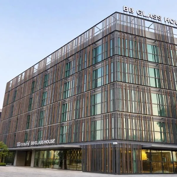 BB Glass House Chachoengsao Hotel บีบี กลาสเฮ้าส์ ฉะเชิงเทรา, ξενοδοχείο 