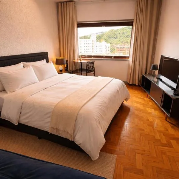 Apê 2 Quartos no Centro l Garagem e Portaria 24h, hotel in Águas de Lindoia