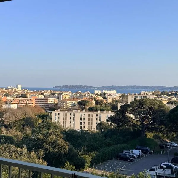 Chambre balcon vue mer, hôtel à Sainte-Maxime