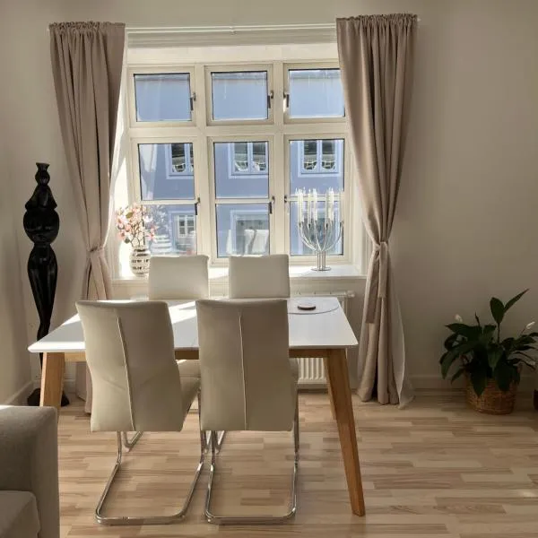 Cozy Apartment Herning Center- Pedestrian Street, hotell i Herning