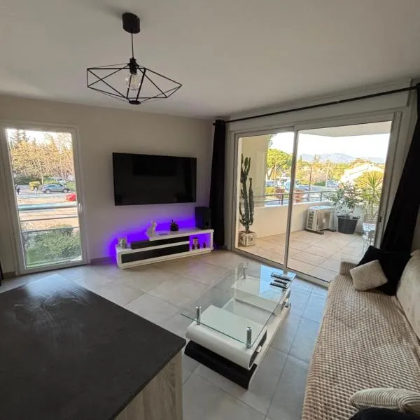 Appartement 2 pièces, khách sạn ở Fréjus