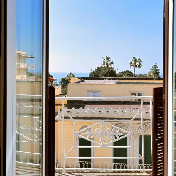 Ara Maris Apartment Sea View Next Station, hotel v mestu Portici