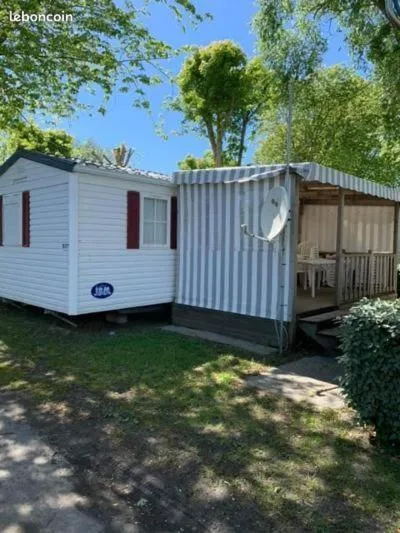 Mobil-home Saint Jean de Monts b57, hotel di Saint-Jean-de-Monts