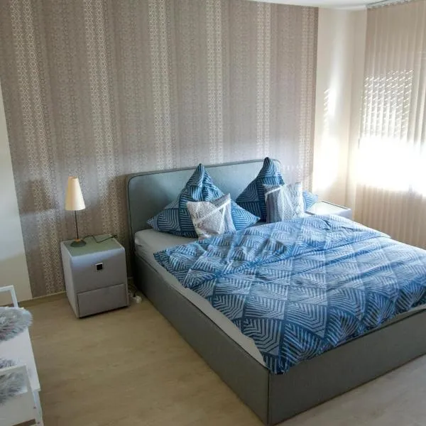 Ruhiges Apartment am Stadtrand โรงแรมในเคเวลาร์