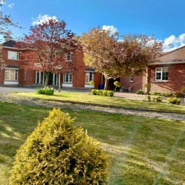 Whitaker Lodge, hotel em Swinford