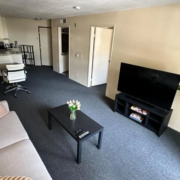Steps from UCLA Westwood 1 Bd 1Ba, hotel in Los Angeles