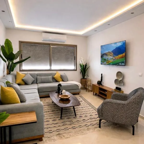 Stunning Modern Apartment in heart of Agadir for families, hotelli kohteessa Agadir