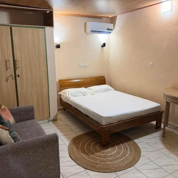 Studio spacieux Aéroport FHB, hotel in Abidjan