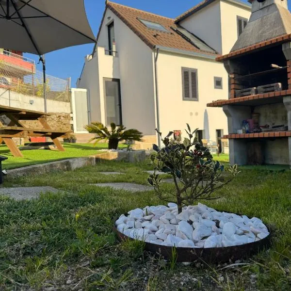 Casa Cuartel, hotell i Redondela