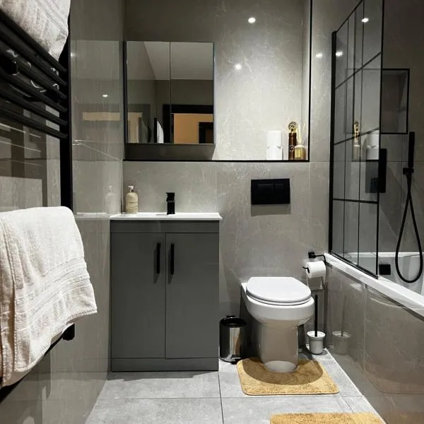 Luxurious Modern 2 Bedroom Apartment with Terrace, hotel v destinácii Finchley