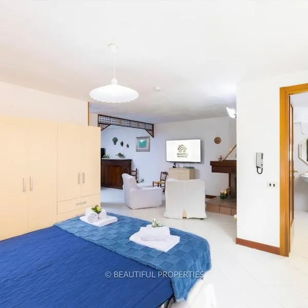 Room with kitchen & free parking 100 m from the sea, khách sạn ở Quartu Sant'Elena