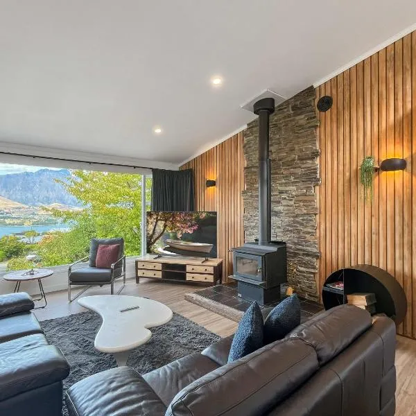 Spacious & Stylish Queenstown Base near bike trails, hotel di Queenstown