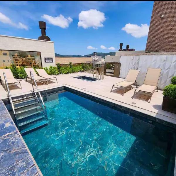 Apartamento completo novo, praia de Bombas com piscina aquecida