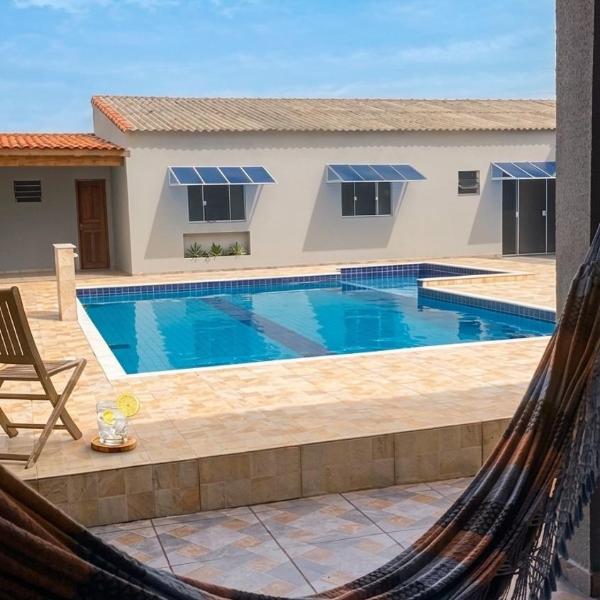 Casa Espaçosa com Piscina, 4 Quartos e Ar-Condicionado - Foto 3