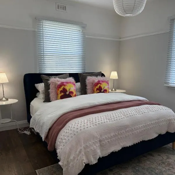 Daisy Cottage on Duke 3BR, ξενοδοχείο σε Yarram